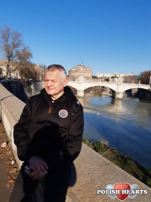 Na tle zamku Świętego Anioła w Rzymie